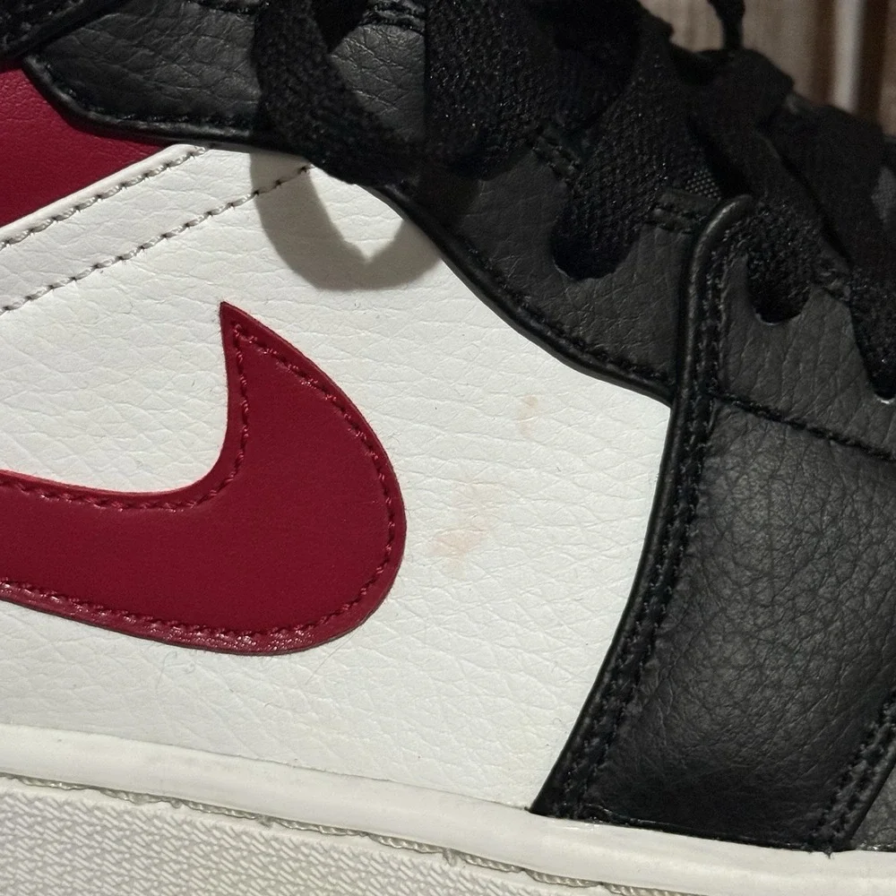 Air‎ Jordan 1 Mid Noble Red Men's Size 11.5 (554724-066)